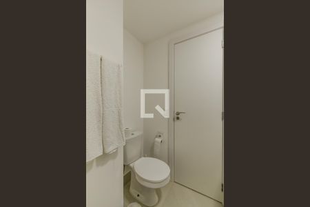 Banheiro de kitnet/studio para alugar com 1 quarto, 27m² em Farroupilha, Porto Alegre