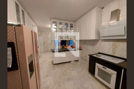 Casa à venda com 4 quartos, 390m² em Vila Tramontano, São Paulo