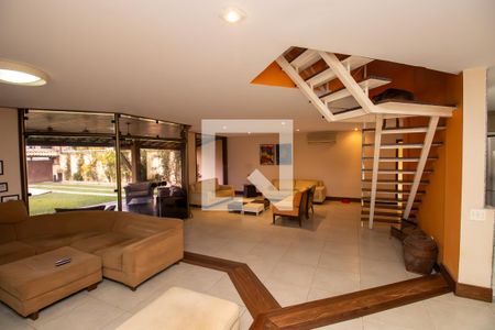 Sala de casa de condomínio à venda com 4 quartos, 600m² em Recreio dos Bandeirantes, Rio de Janeiro