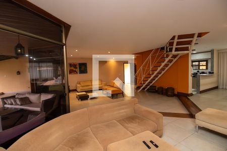 Sala de casa de condomínio à venda com 4 quartos, 600m² em Recreio dos Bandeirantes, Rio de Janeiro