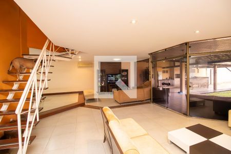 Sala de casa de condomínio à venda com 4 quartos, 600m² em Recreio dos Bandeirantes, Rio de Janeiro