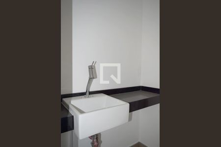 Banheiro de kitnet/studio para alugar com 1 quarto, 25m² em Cerqueira César, São Paulo