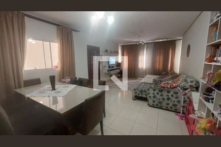 Casa à venda com 3 quartos, 184m² em Vila Carrão, São Paulo