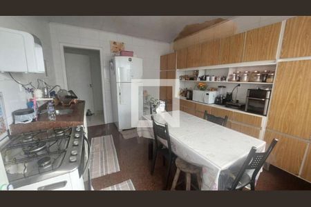 Casa à venda com 3 quartos, 184m² em Vila Carrão, São Paulo
