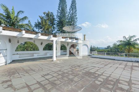 Sacada de casa à venda com 7 quartos, 639m² em Jardim Santa Helena, São Paulo