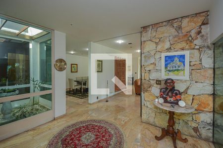 Hall de entrada de casa à venda com 7 quartos, 639m² em Jardim Santa Helena, São Paulo