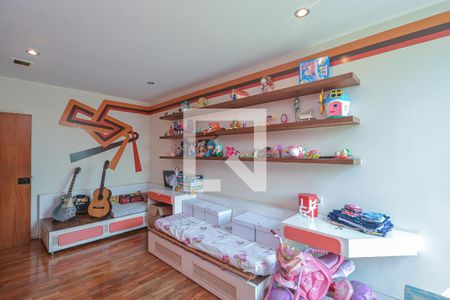 Quarto 3 de casa à venda com 7 quartos, 639m² em Jardim Santa Helena, São Paulo