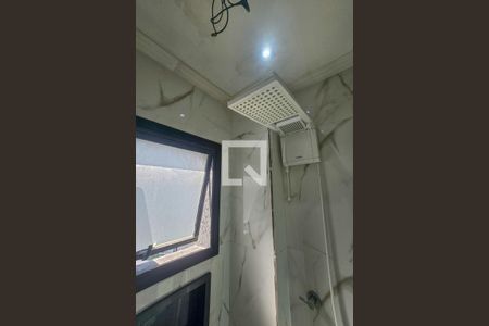 Banheiro de apartamento para alugar com 2 quartos, 85m² em Jardim Tejereba, Guarujá