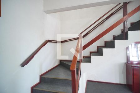 Escada - Acesso Quartos de casa à venda com 4 quartos, 300m² em Vila Jardim, Porto Alegre