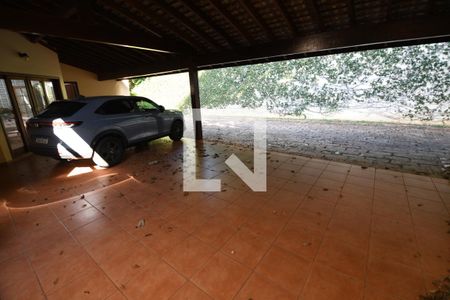 Garagem de casa de condomínio para alugar com 4 quartos, 420m² em Conjunto Habitacional Vila Santana (sousas), Campinas