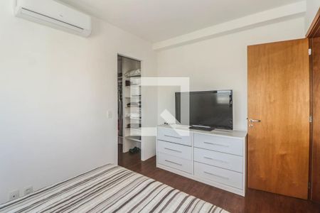 Suíte de apartamento à venda com 3 quartos, 73m² em Santa Maria Goretti, Porto Alegre