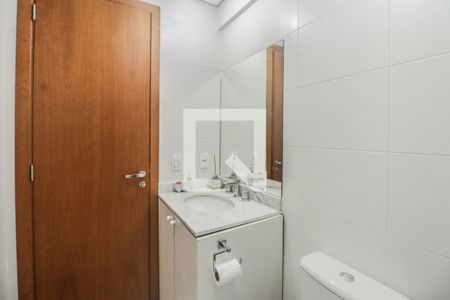 Banheiro Social de apartamento à venda com 3 quartos, 73m² em Santa Maria Goretti, Porto Alegre
