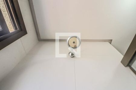 Banheiro da Suíte de apartamento à venda com 3 quartos, 73m² em Santa Maria Goretti, Porto Alegre