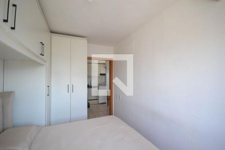 Quarto 1 de apartamento para alugar com 2 quartos, 40m² em Ouro Verde, Nova Iguaçu