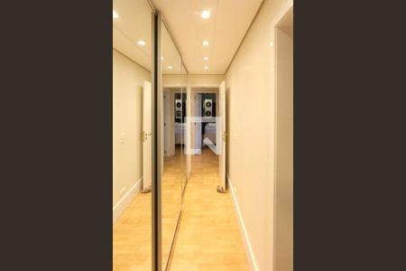 Closet da Suíte 3 de apartamento à venda com 3 quartos, 174m² em Jardim Avelino, São Paulo