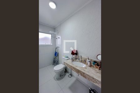 Banheiro da Suíte de casa de condomínio à venda com 3 quartos, 230m² em Vila Bertioga, São Paulo