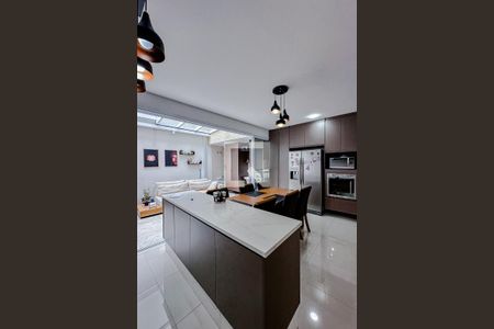 Cozinha de casa de condomínio à venda com 3 quartos, 230m² em Vila Bertioga, São Paulo