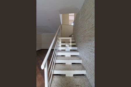 Escada de casa à venda com 4 quartos, 272m² em Jardim Penha, São Paulo