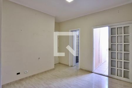 Quarto 3 de casa à venda com 2 quartos, 270m² em Vila Bertioga, São Paulo