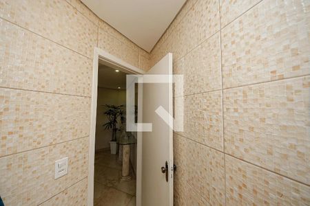 Lavabo de casa para alugar com 4 quartos, 141m² em Parque São Lucas, São Paulo
