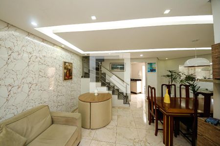 Sala de casa para alugar com 4 quartos, 141m² em Parque São Lucas, São Paulo