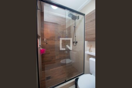 Banheiro de apartamento à venda com 2 quartos, 52m² em Rio Branco, Porto Alegre