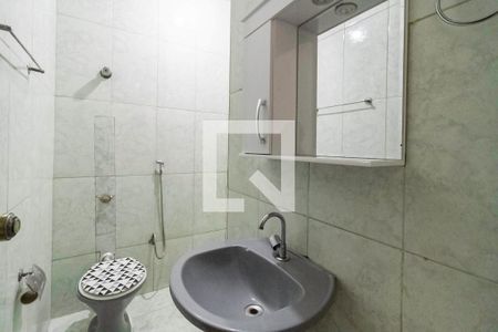 Banheiro social  de casa de condomínio à venda com 2 quartos, 50m² em Jardim Leblon, Belo Horizonte