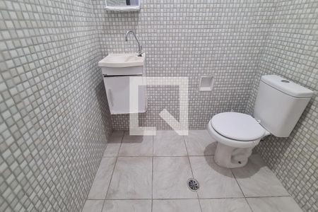 Banheiro de casa para alugar com 1 quarto, 49m² em Vila Carmem, São Paulo