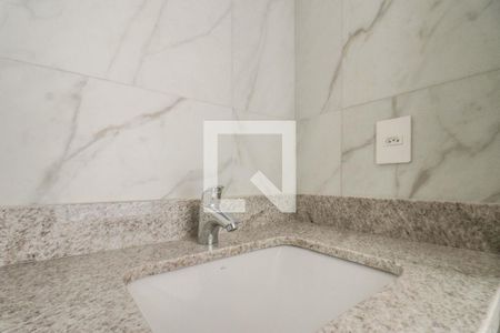 Banheiro de apartamento à venda com 1 quarto, 43m² em Petrópolis, Porto Alegre