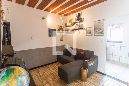 Sala de casa para alugar com 1 quarto, 60m² em Sagrada Família, Belo Horizonte