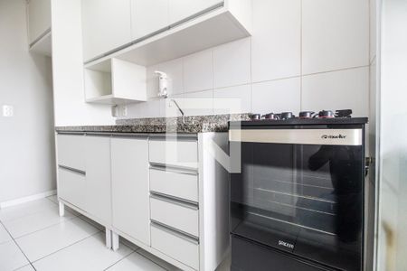 Cozinha de apartamento à venda com 2 quartos, 76m² em Jardim Tupanci, Barueri