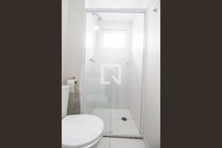 Banheiro  de apartamento à venda com 2 quartos, 76m² em Jardim Tupanci, Barueri