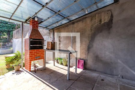 Quintal de casa à venda com 2 quartos, 106m² em Partenon, Porto Alegre