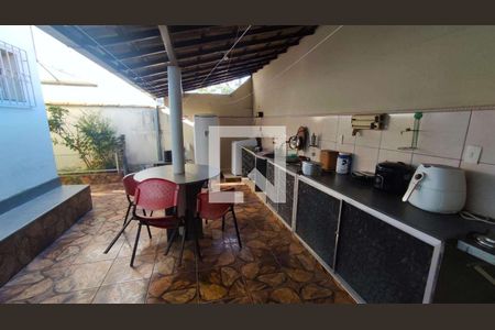 Casa à venda com 3 quartos, 144m² em Serrano, Belo Horizonte