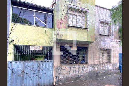Facahda de casa à venda com 4 quartos, 160m² em Floresta, Belo Horizonte