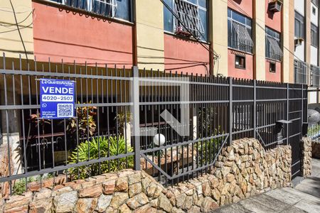Entrada de apartamento à venda com 2 quartos, 56m² em Fonseca, Niterói