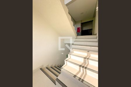 Escada de apartamento para alugar com 2 quartos, 70m² em Ingleses do Rio Vermelho, Florianópolis