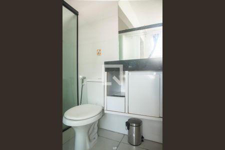 Banheiro de kitnet/studio para alugar com 1 quarto, 40m² em Mirandópolis, São Paulo