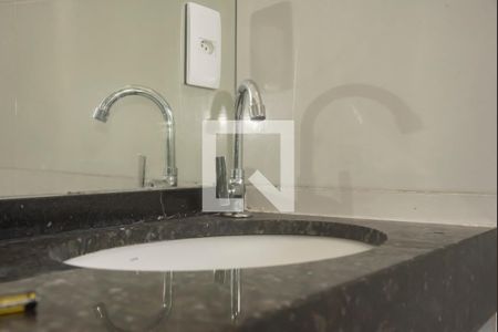 Banheiro de kitnet/studio para alugar com 1 quarto, 40m² em Mirandópolis, São Paulo