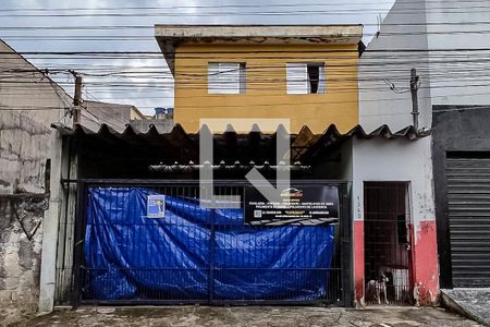Fachada de casa à venda com 1 quarto, 280m² em Vila Liviero, São Paulo