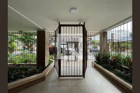Entrada de apartamento à venda com 1 quarto, 35m² em Higienópolis, Porto Alegre