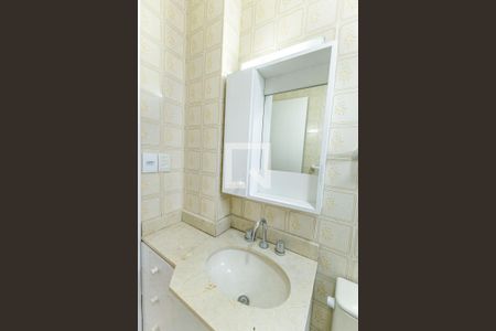Banheiro de apartamento à venda com 1 quarto, 35m² em Higienópolis, Porto Alegre