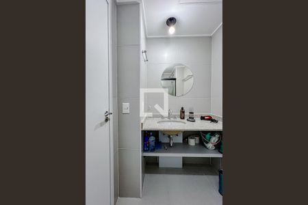 Banheiro de kitnet/studio para alugar com 1 quarto, 21m² em Paraíso, São Paulo