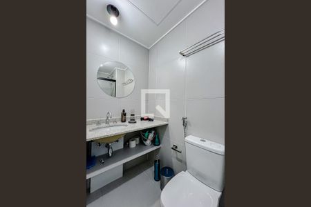 Banheiro de kitnet/studio para alugar com 1 quarto, 21m² em Paraíso, São Paulo