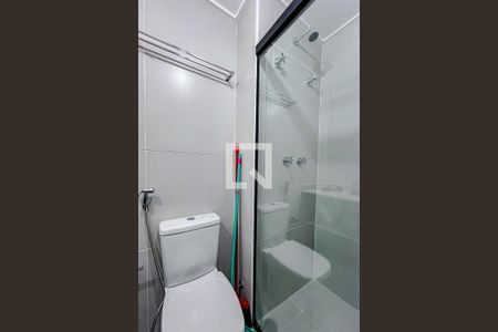 Banheiro de kitnet/studio para alugar com 1 quarto, 21m² em Paraíso, São Paulo