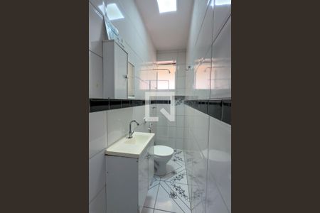 Banheiro de apartamento para alugar com 1 quarto, 60m² em Canto do Forte, Praia Grande