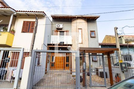Fachada de casa à venda com 3 quartos, 141m² em Hípica, Porto Alegre