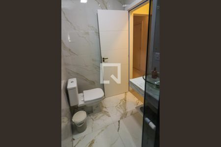Banheiro de apartamento à venda com 3 quartos, 80m² em Azenha, Porto Alegre