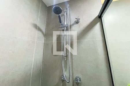 Banheiro de kitnet/studio para alugar com 1 quarto, 33m² em Pinheiros, São Paulo