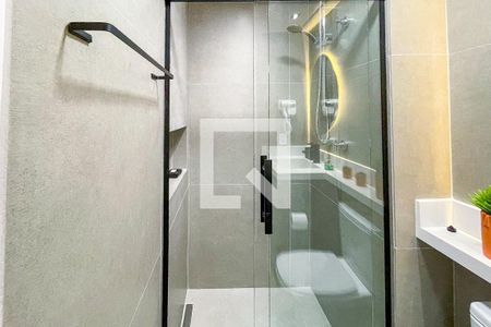 Banheiro de kitnet/studio para alugar com 1 quarto, 33m² em Pinheiros, São Paulo